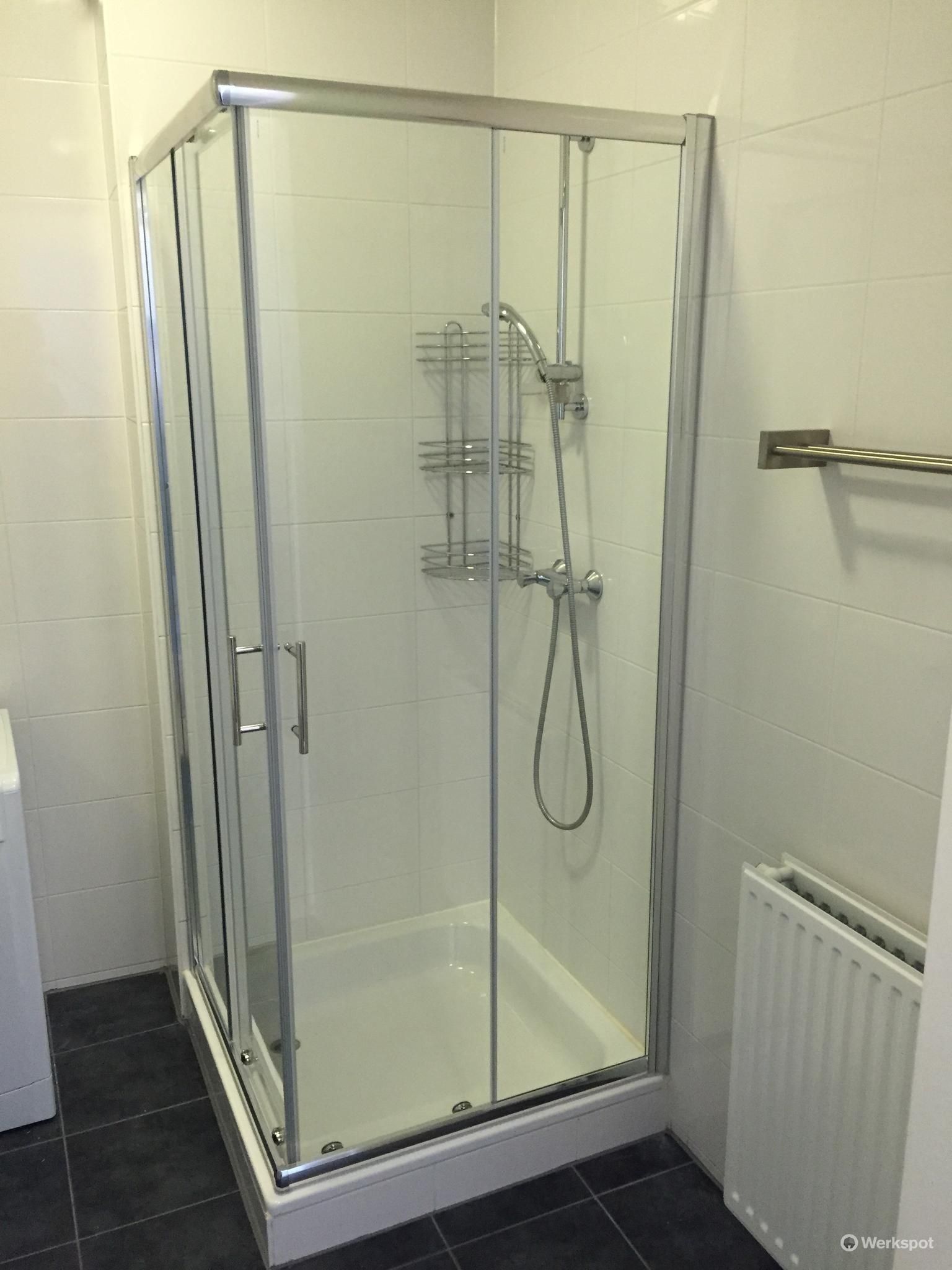Douchecabine plaatsen op bestaande douchebak Werkspot