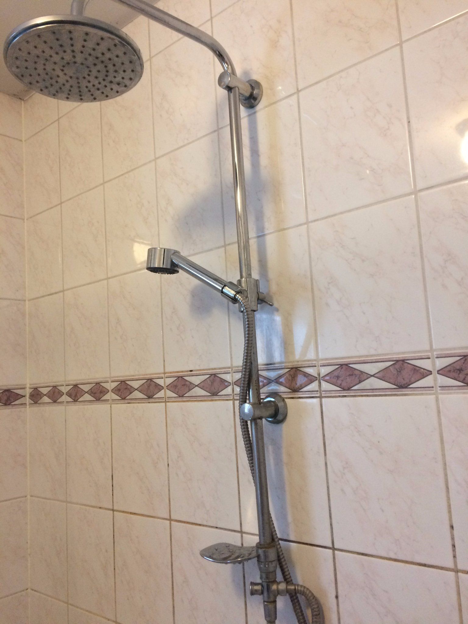 Bad/douchekraan, slang en douchekop plaatsen Werkspot