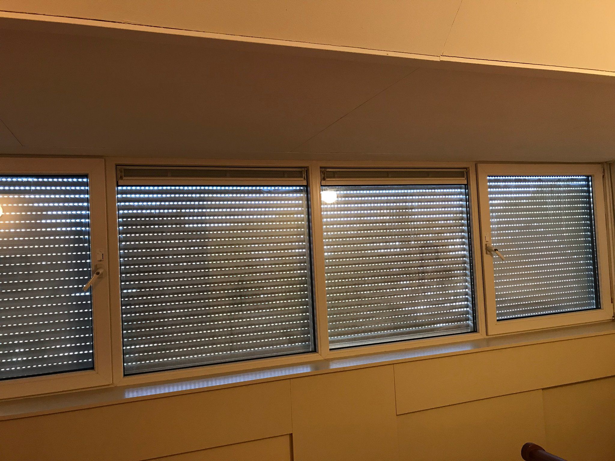 Schoonmaken rolluiken dakkapel aan de binnenkant - Werkspot