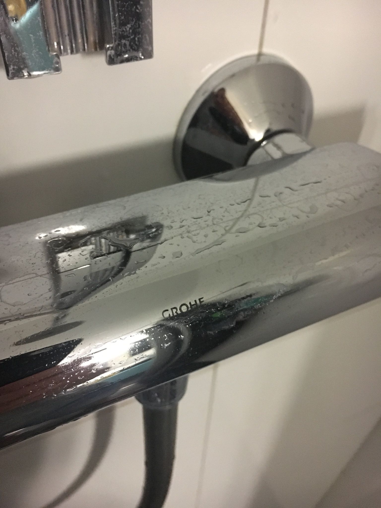 Grohe Regendouche monteren + muurplaat van 12 naar 15cm Werkspot