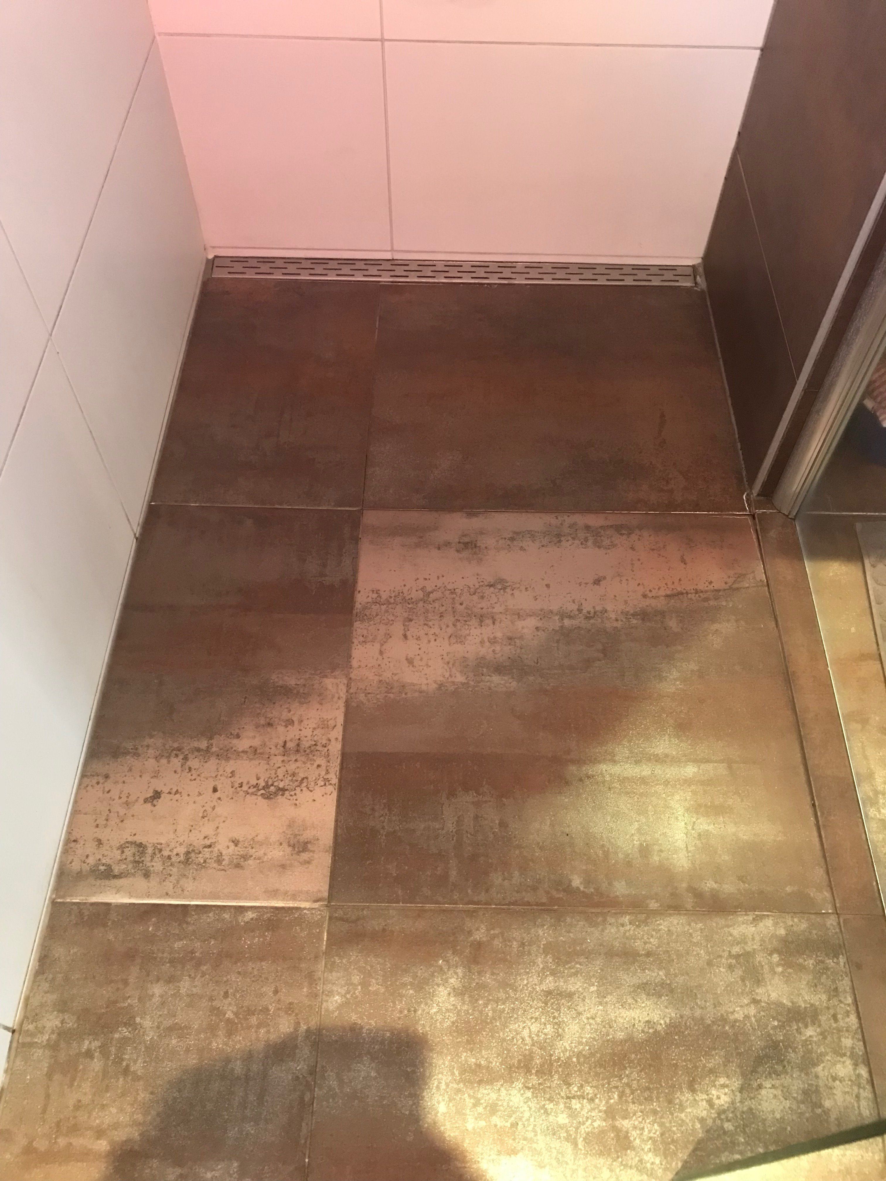 Kitten Douche, Tegels Werkspot