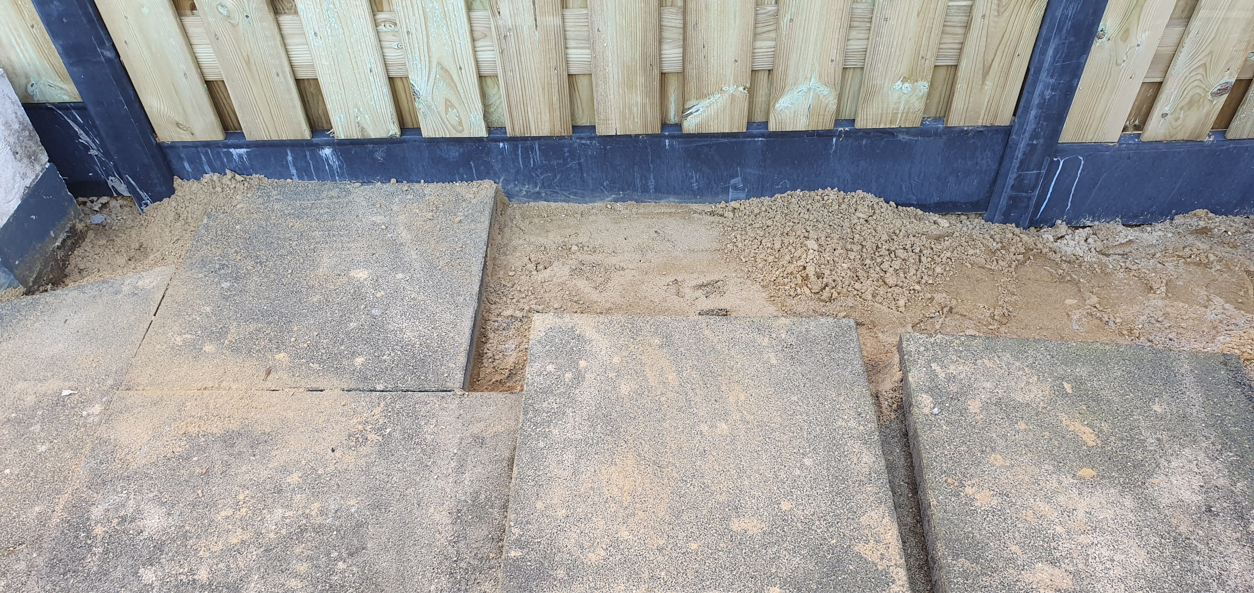 Bestrating: 5 m2; Tuin of Patio; Beton, Betontegels met granieten t