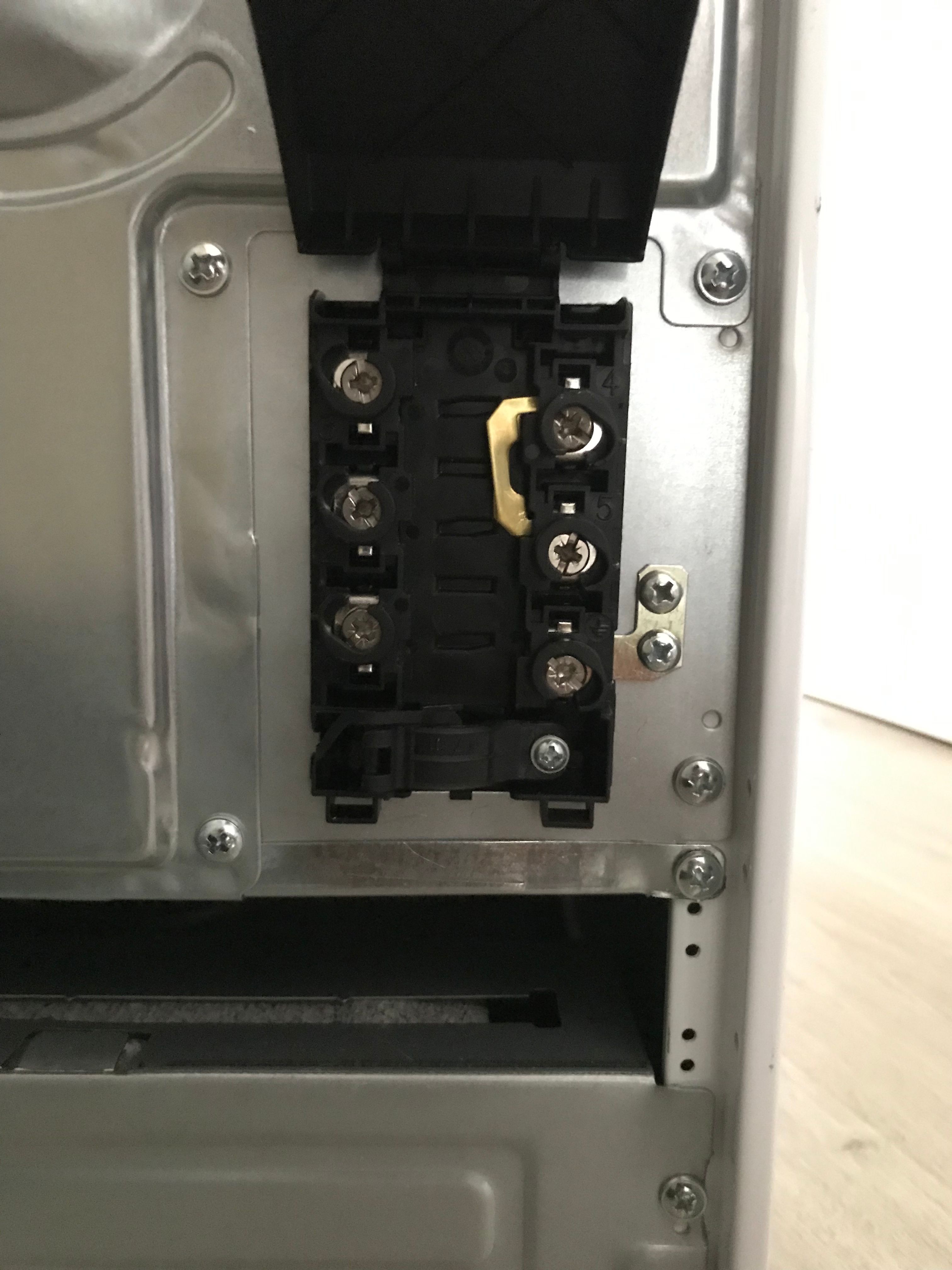Groepenkast installeren of vervangen Perilex kabel aansluiten Werkspot