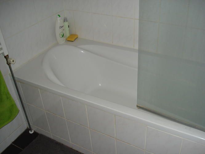 Tegels en bad eruit, plaatsen douchecabine en tegelen Werkspot