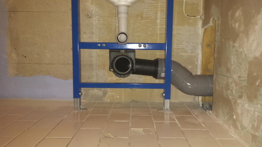 Airco Jasje kapitalisme afvoer hangend toilet aanpassen/vastmaken standleiding 60 cm verderop -  Werkspot