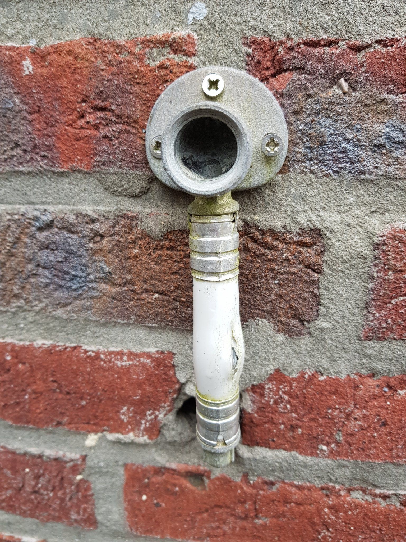 Twee buitenkranen installeren op flexibele waterleiding Werkspot