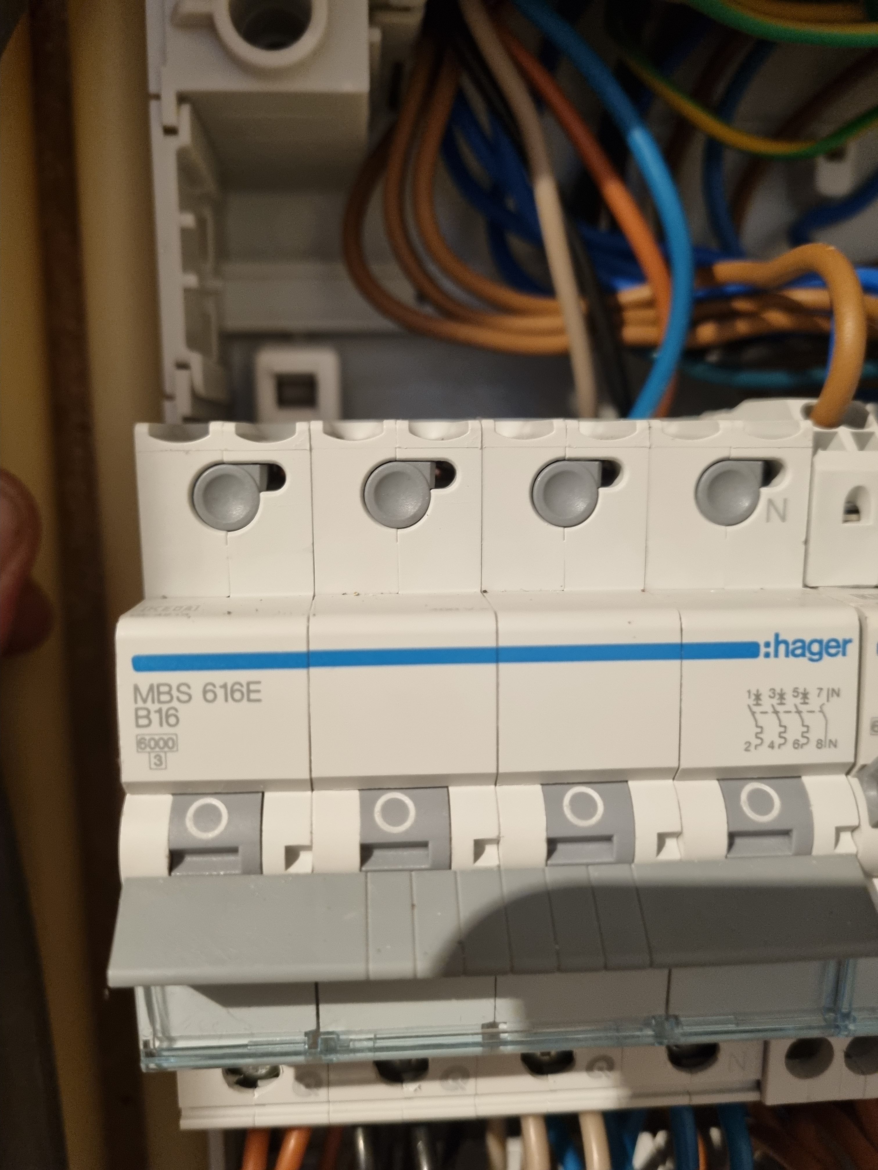 Groepenkast installeren of vervangen Aansluiten 3 fase kabel naar... Werkspot