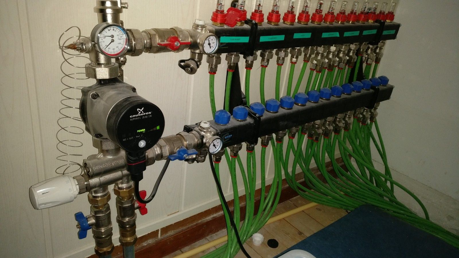 Vloerverwarming Vervangen en aansluiten verdelers Werkspot