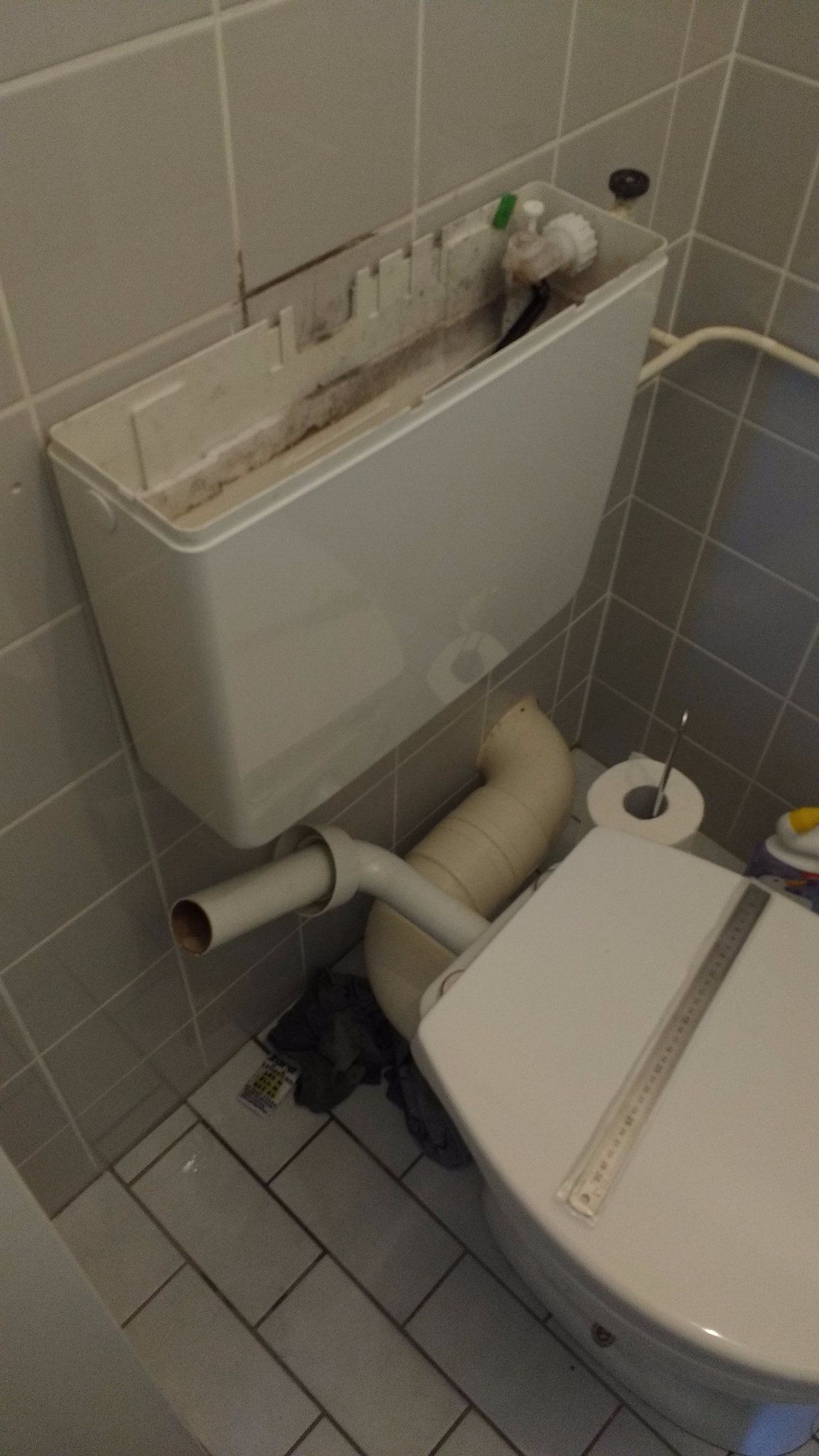 Stortbak en kraantje wc vervangen Werkspot