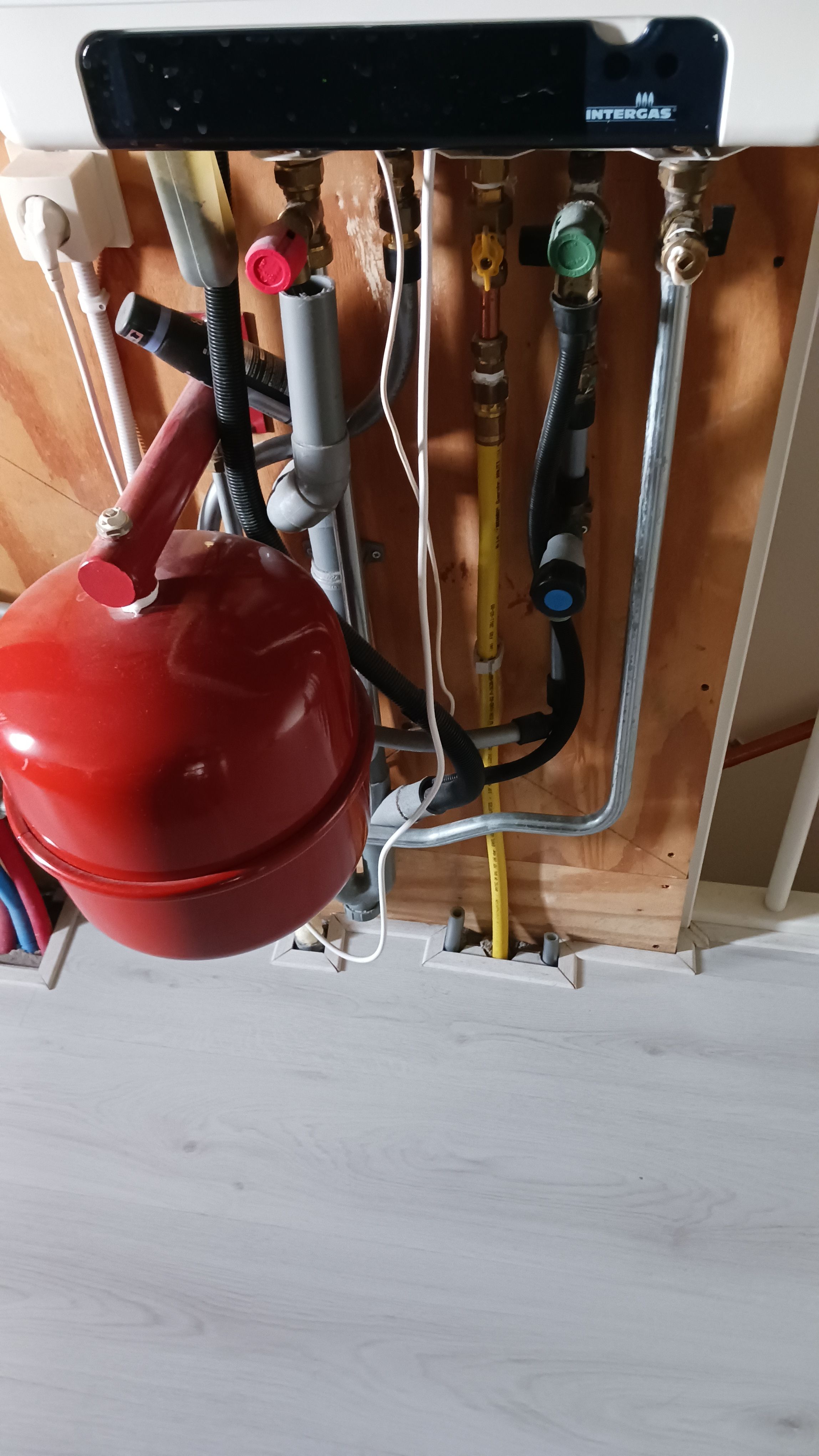 Kraan 1 kraan; Wasmachine op zolder; Afvoer wasmachind en koppelen