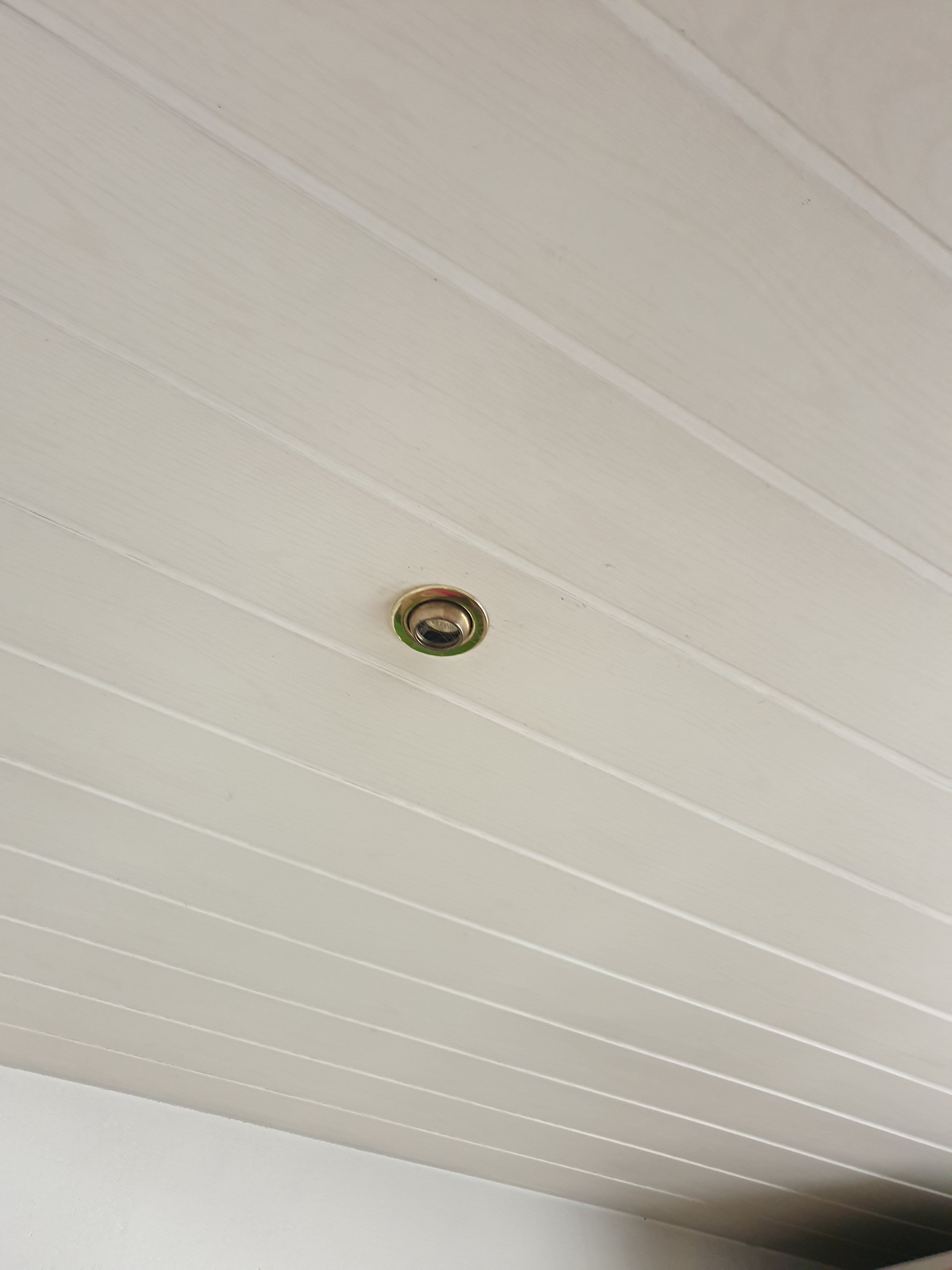 Groepenkast installeren of vervangen Spotjes in het plafond Keuken... Werkspot