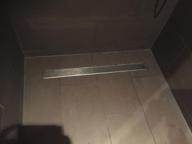 Schuine afloop maken en betegelen douche Werkspot