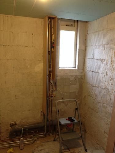 Badkamer wanden en vloer betegelen. - Werkspot