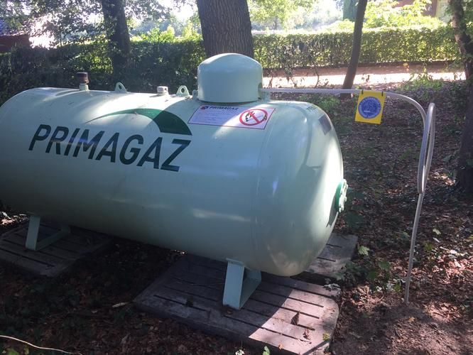 Aansluiten gastank op woonhuis, diverse waterleidingen, buitenkeuke