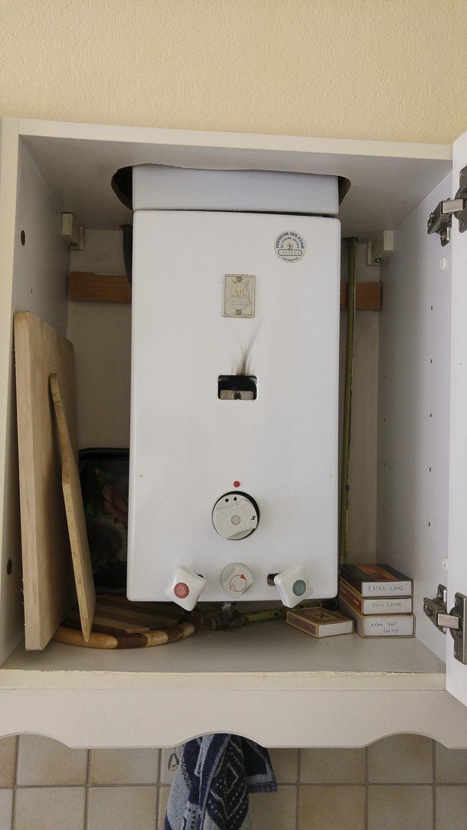 Inductiekookplaat & Elektrische Boiler installeren + Kast om boiler