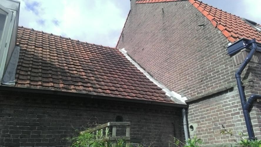 Dak afwerking tegen gevel waterdicht maken - Werkspot