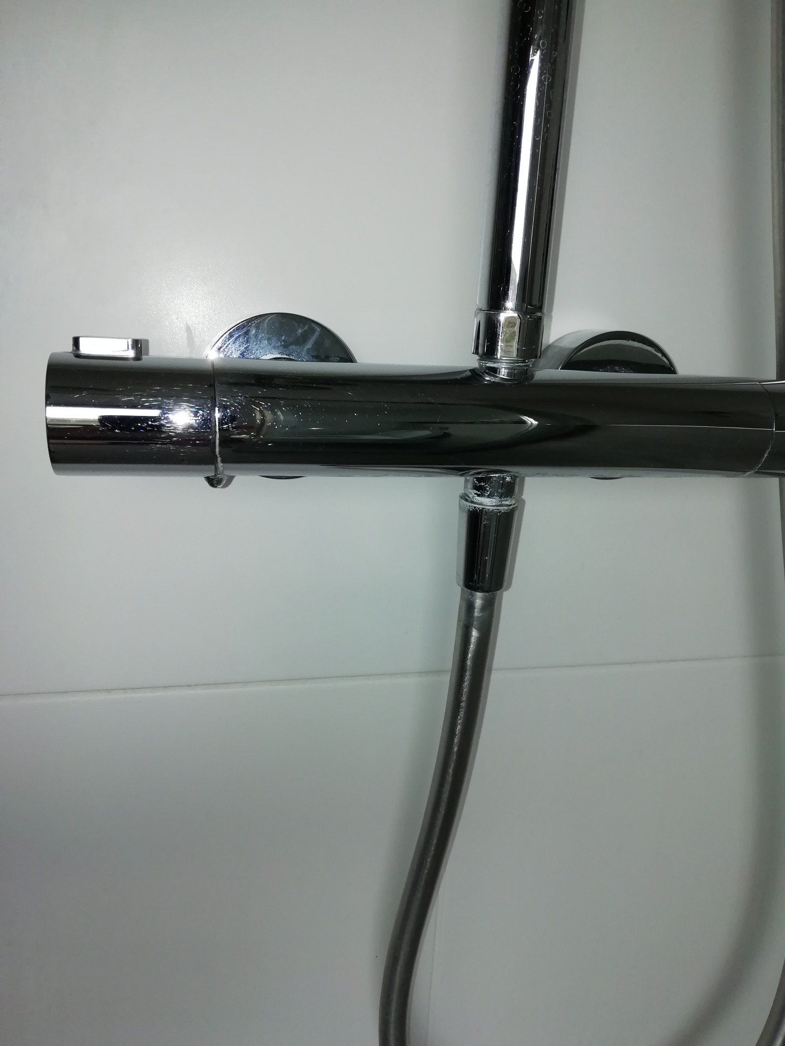 Kraan 1 kraan; Badkamer; Kranen repareren + kitten douche hoek 90x90 Werkspot