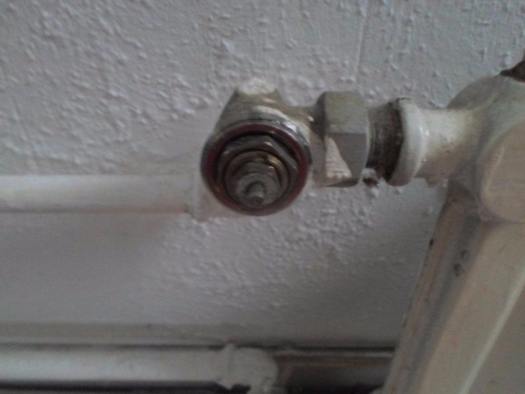 2x knop radiator (CV) vervangen / opnieuw monteren Werkspot