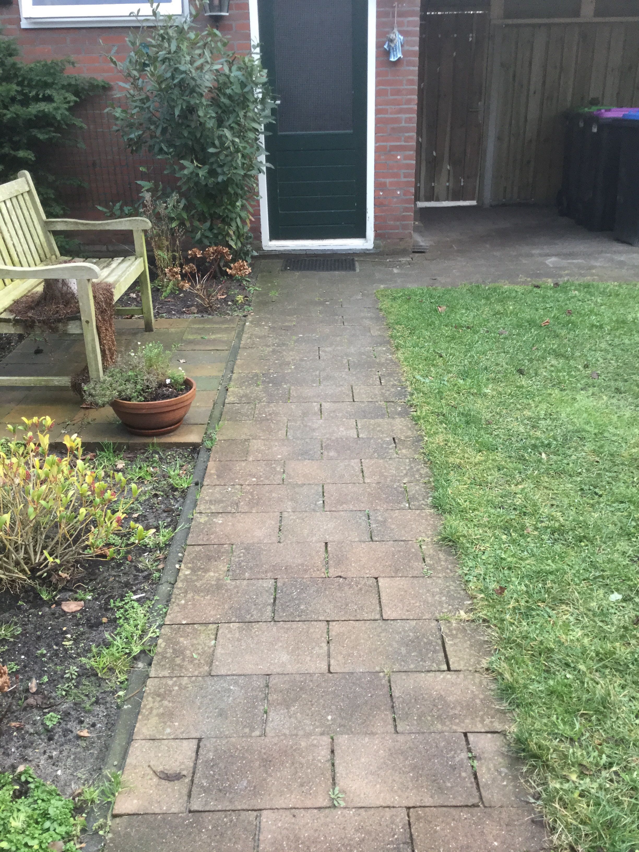 Bestrating: 60 m2; Tuin of Patio, Terras of balkon; Tegels - Werkspot