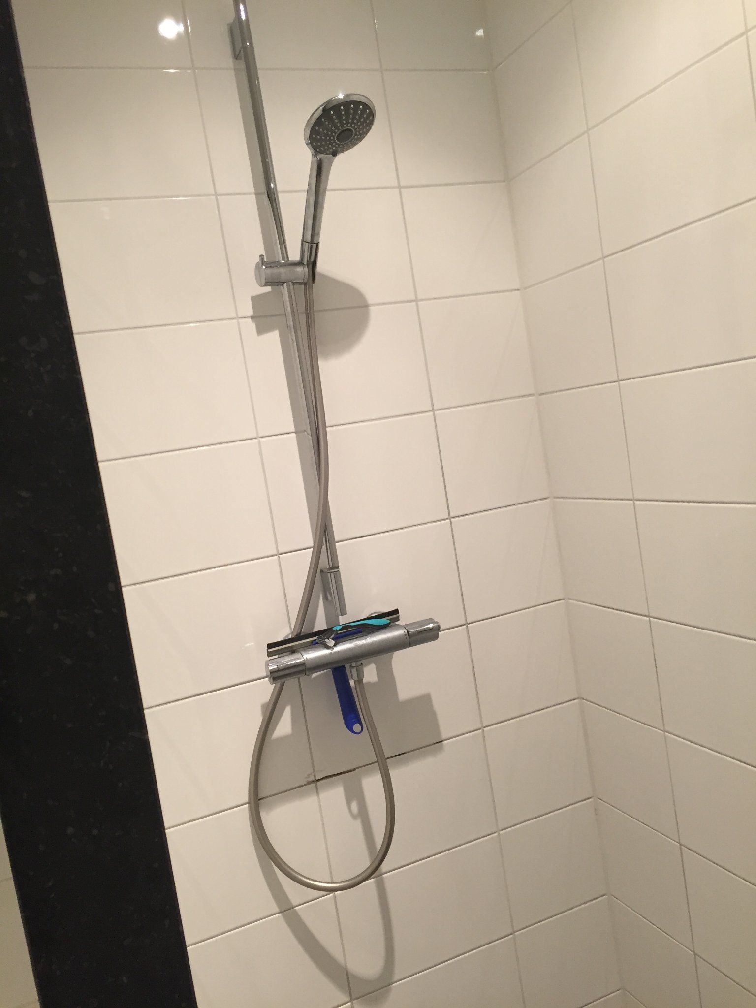 badkamertegelvoegen vervangen en nieuwe douche plaatsen Werkspot