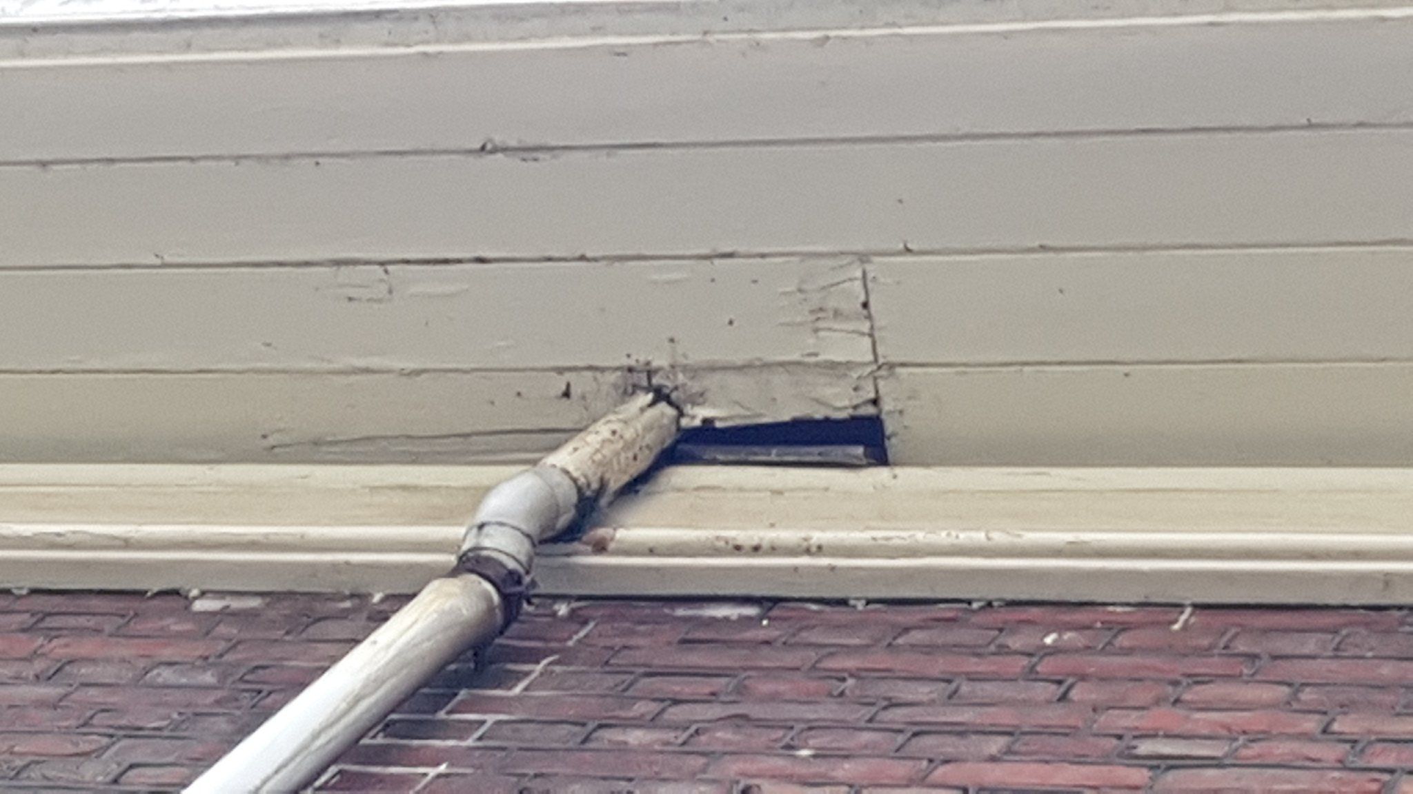 Wood rot under gutters needs repair/replacement Werkspot