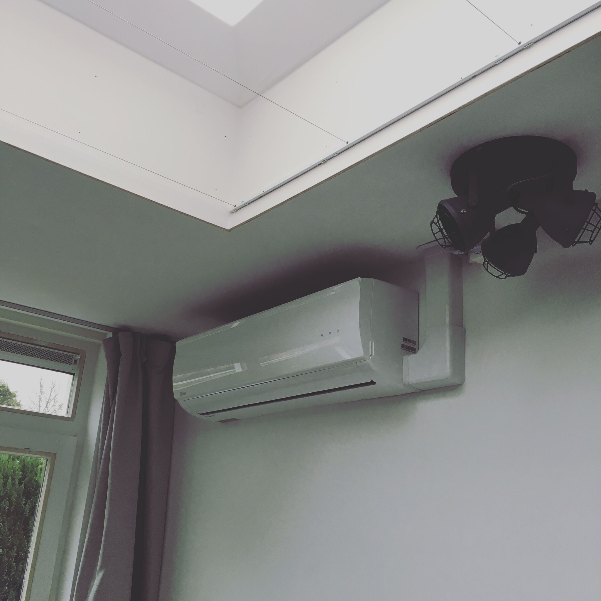 Airco ophangen en aansluiten Werkspot