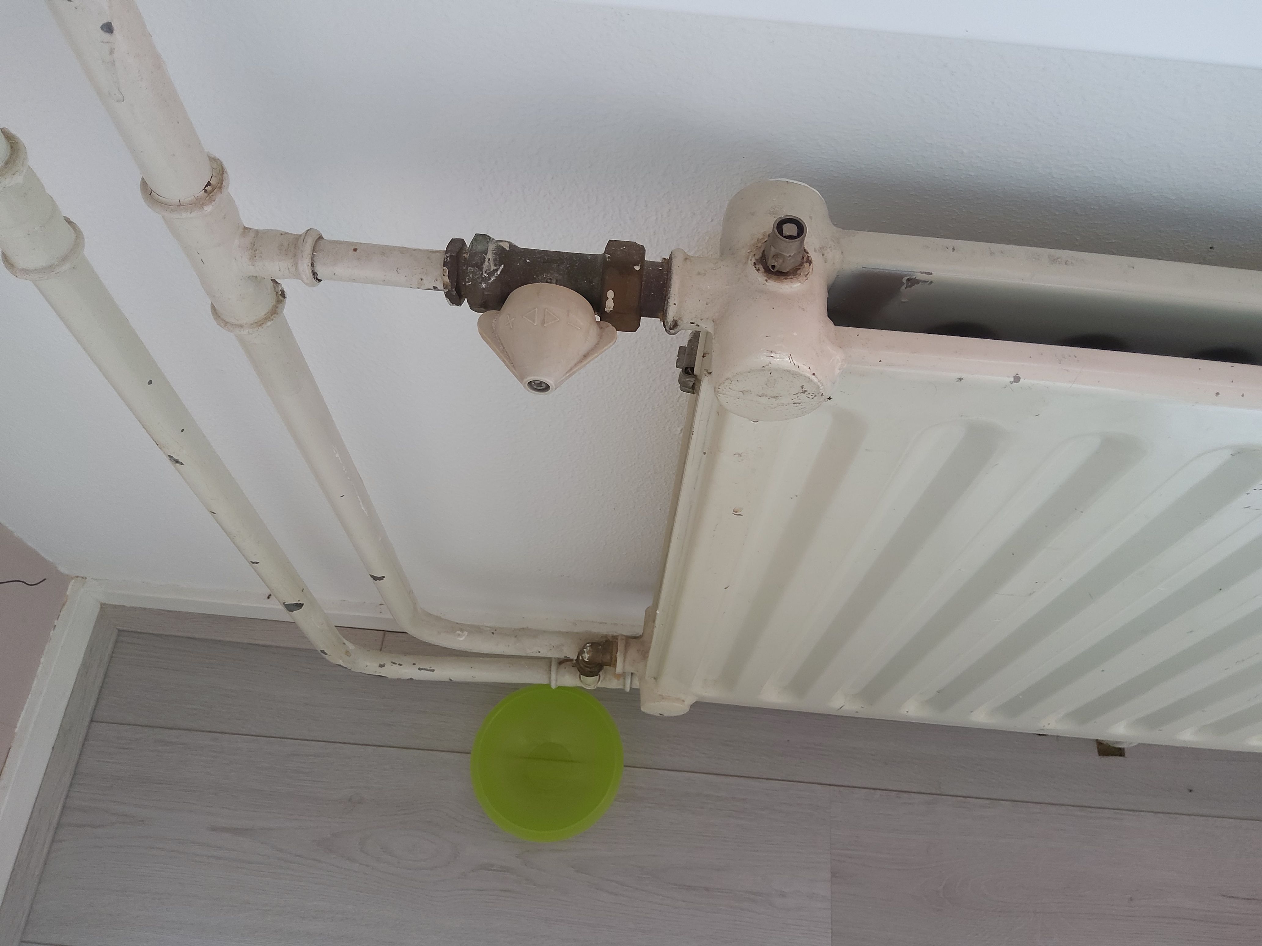 Kraan 1 kraan; Radiator kraan lekt. Vervangen slaapkamer ; Kranen