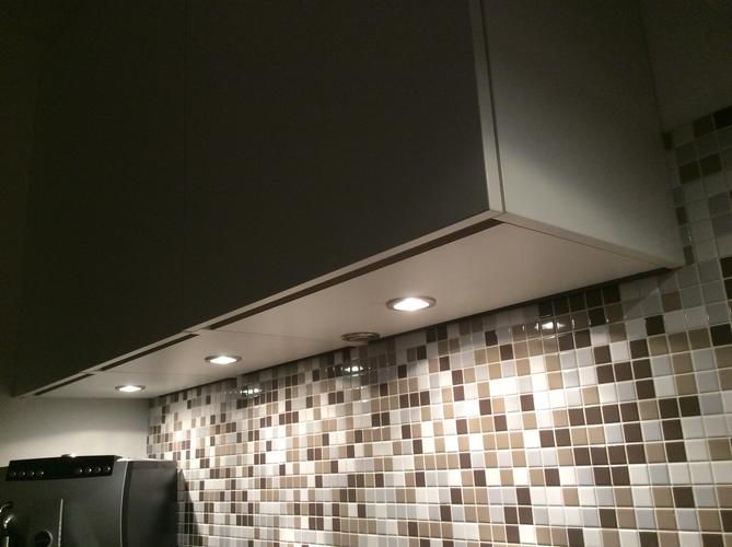 Vervangen bestaande halogeen spotjes voor LED (in keuken) Werkspot