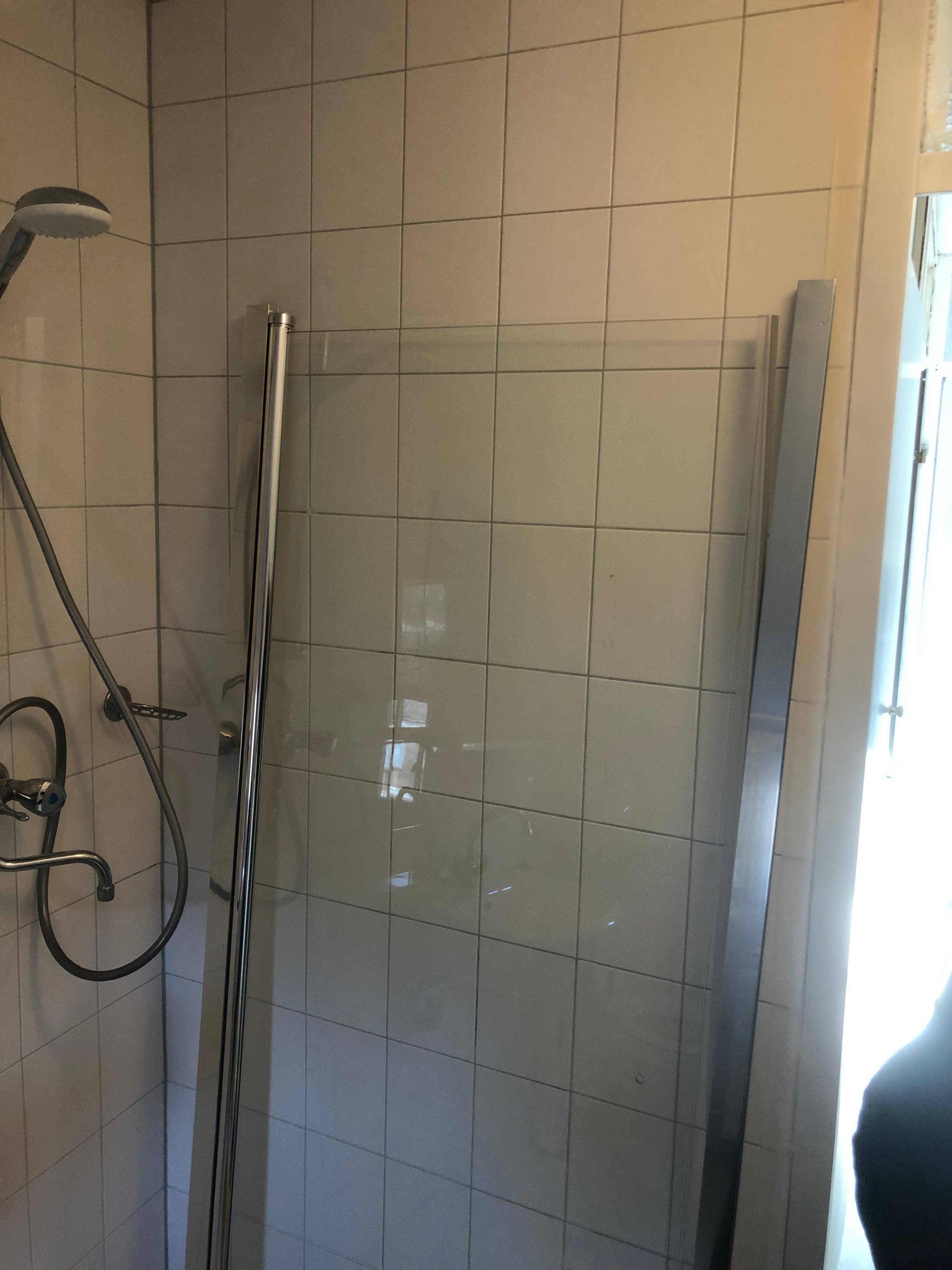 Sanitair plaatsen of vervangen Douchecabine plaatsen; Sanitair pla