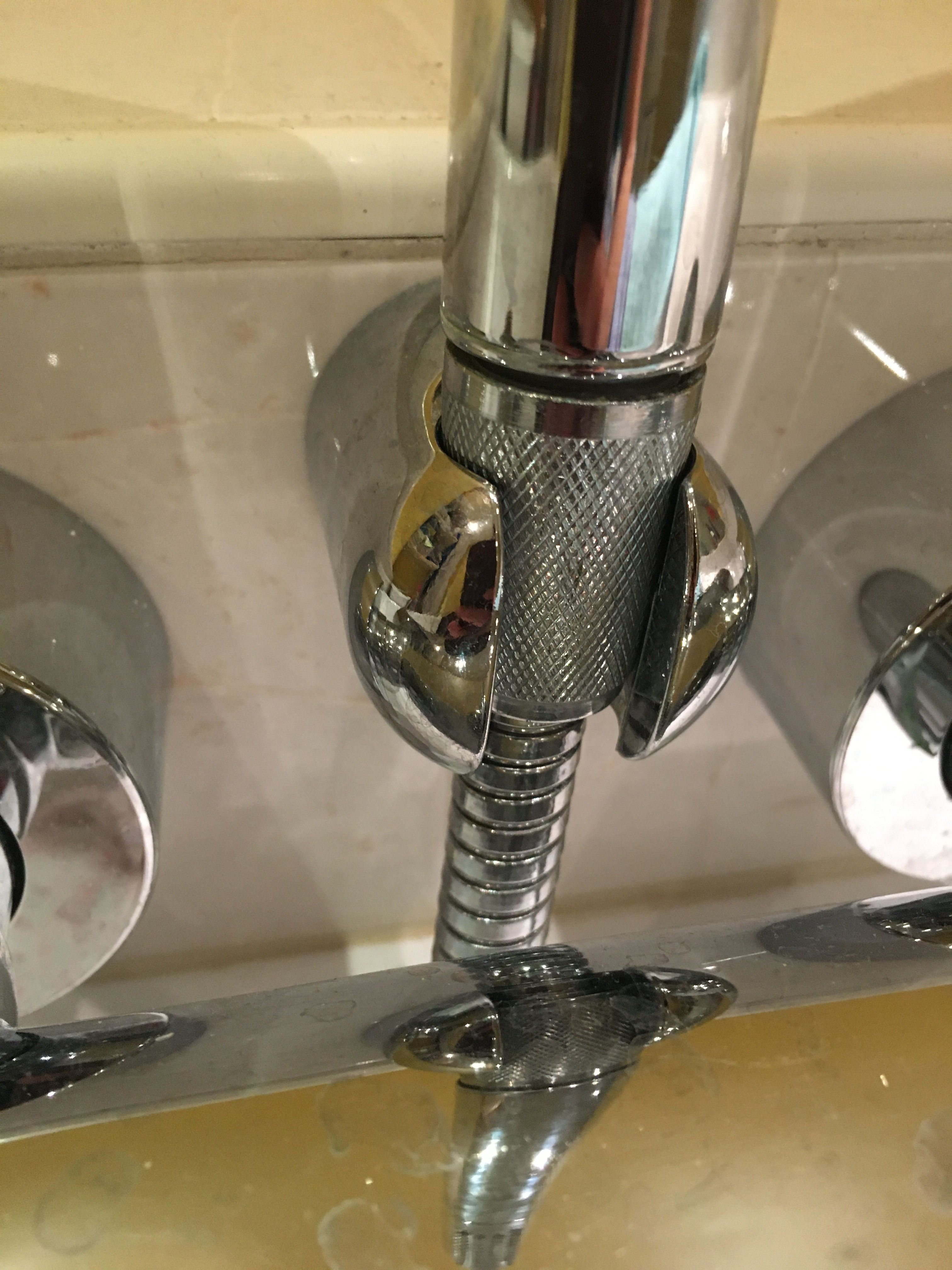 Kraan 3 kranen; Badkamer; Kranen repareren Werkspot