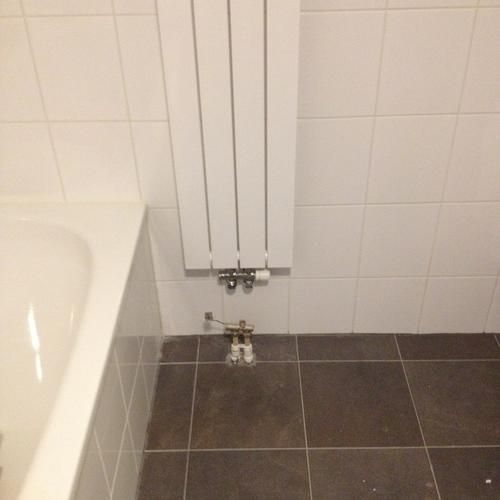 Aansluiten design radiator Werkspot