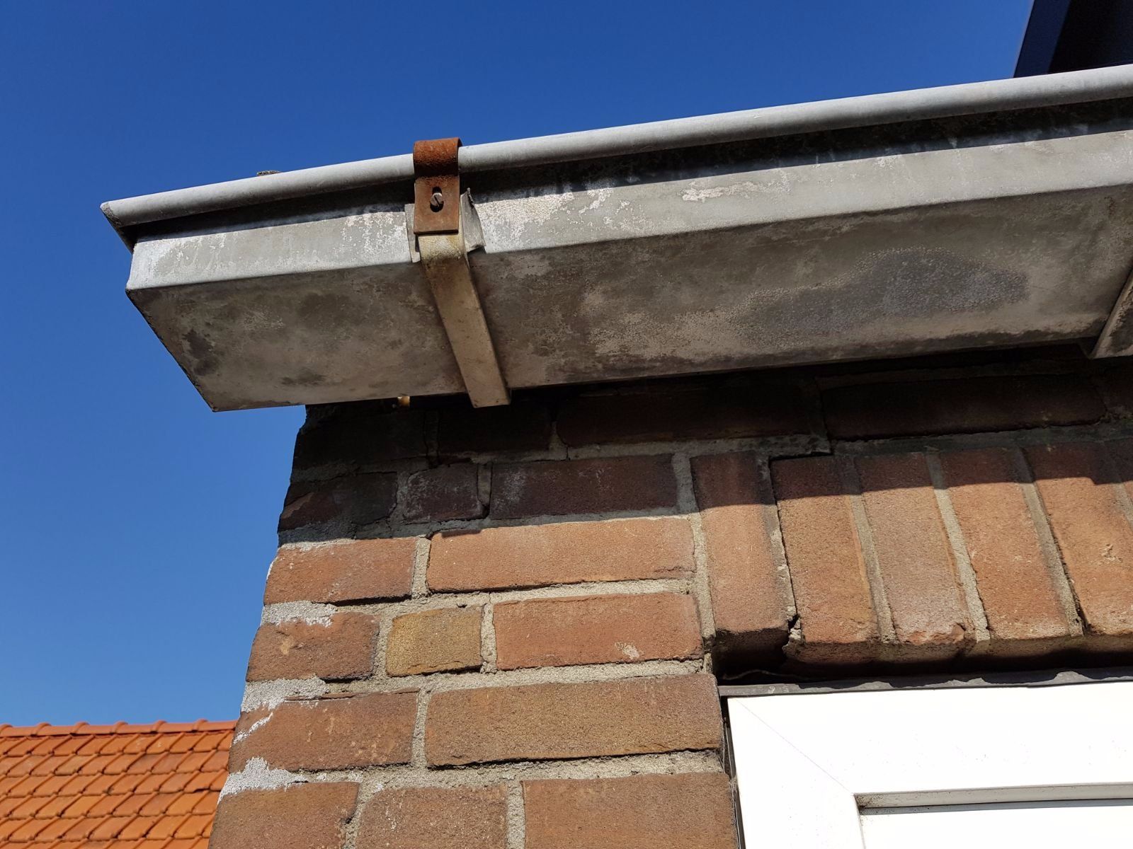 Herstellen metselwerk onder dakgoot Werkspot