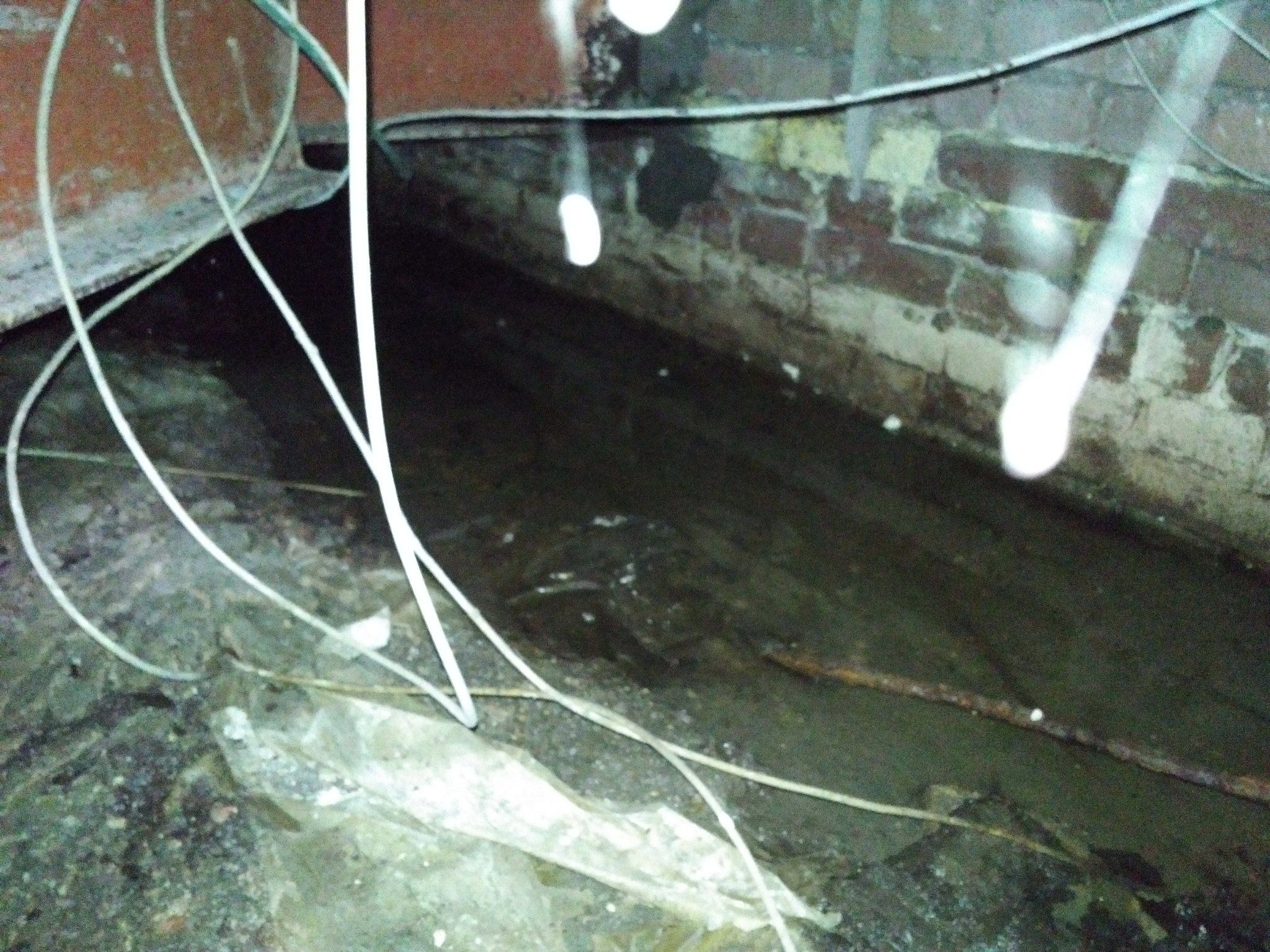 Water in kruipruimte verwijderen / vochtproblemen oplossen Werkspot