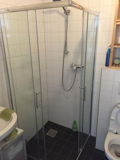 Afkitten douchecabine Werkspot