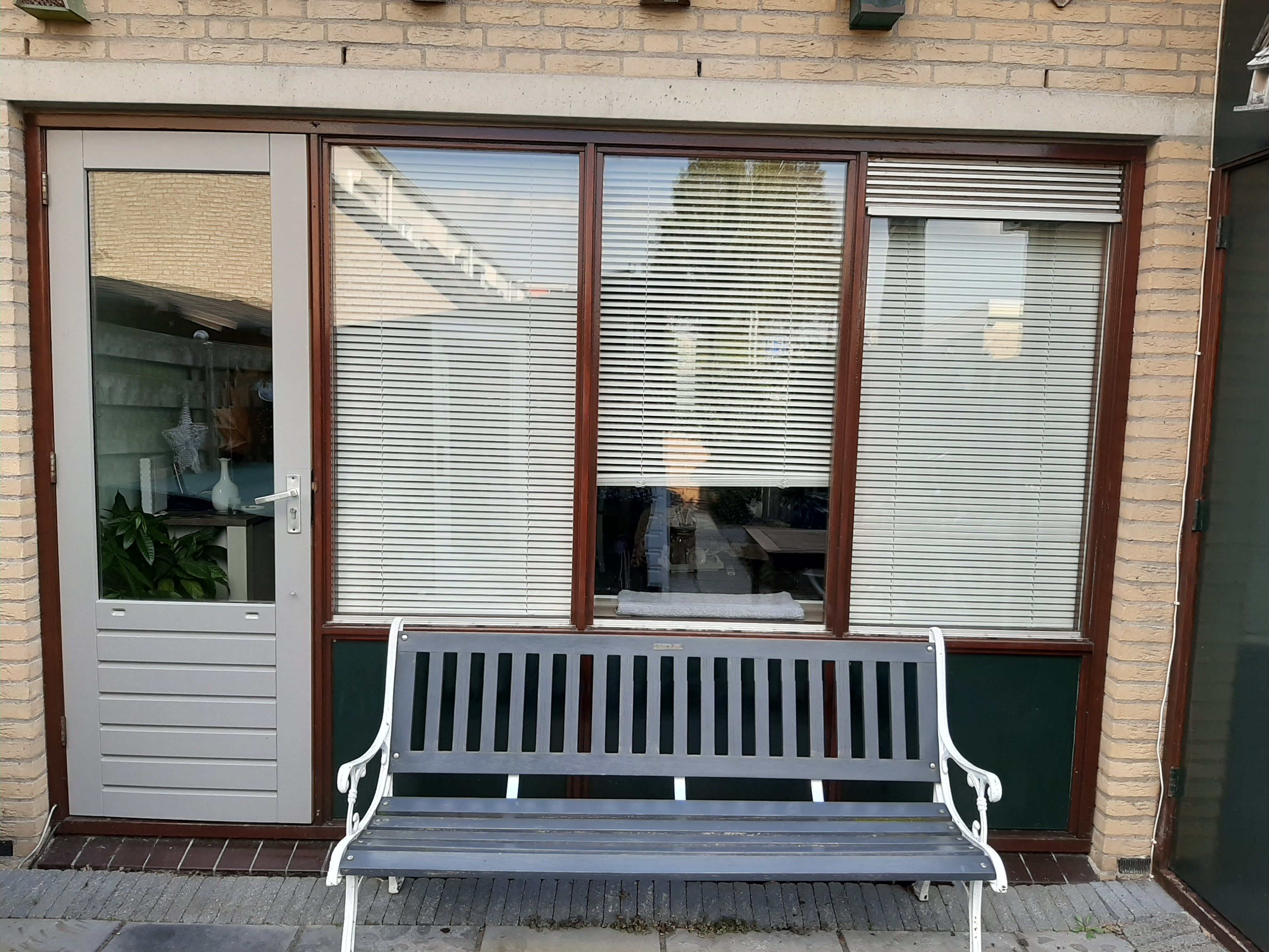 Schilderwerk buiten Deuren, Kozijnen; 3 deuren; 6 kozijnen Werkspot