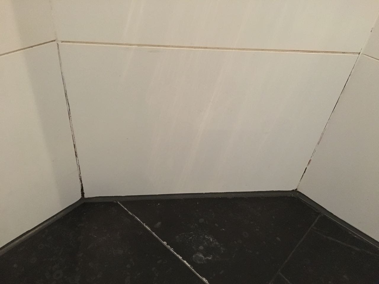 Rondom douchegedeelte opnieuw waterdicht kitten Werkspot