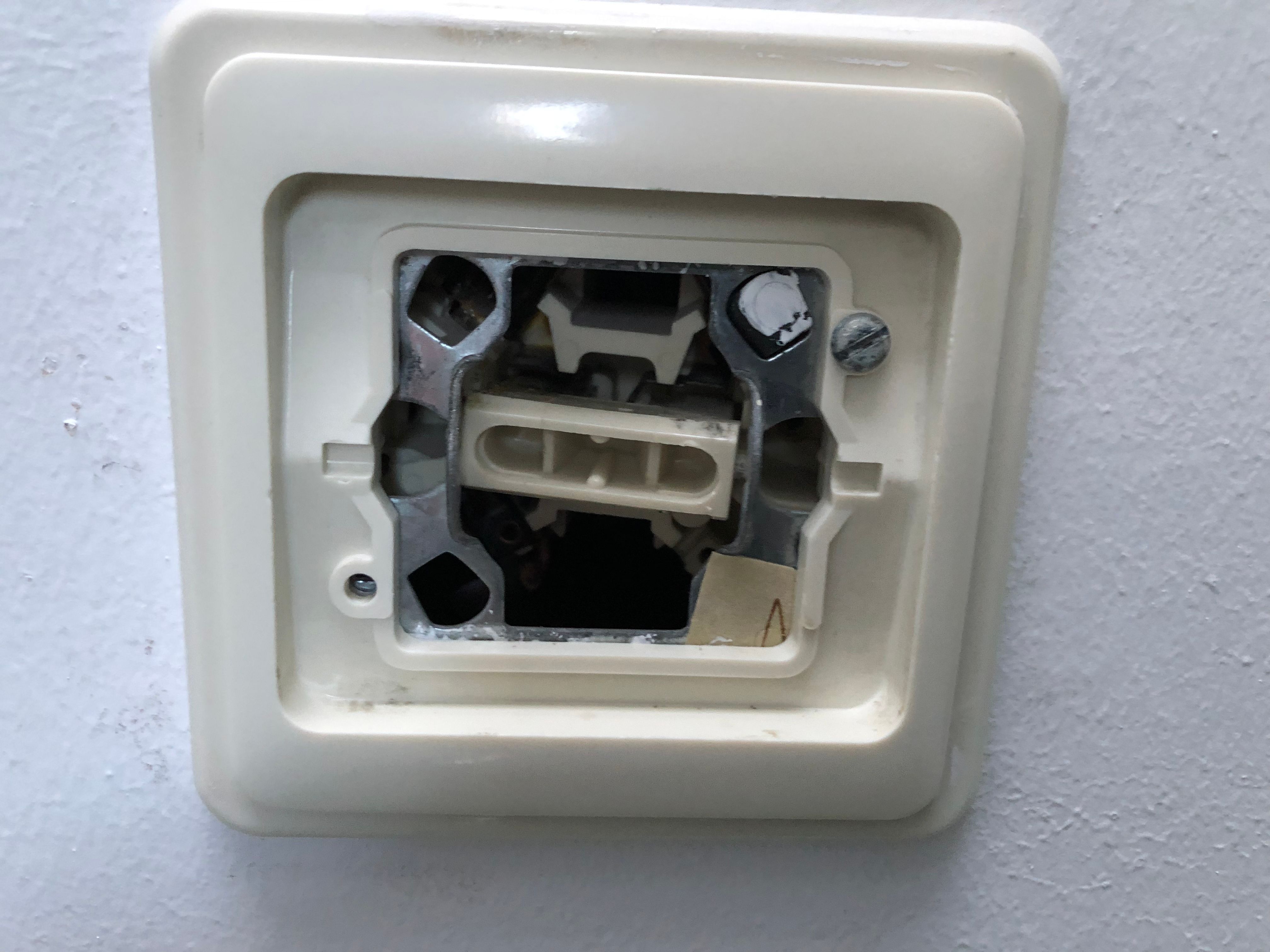 Schakelaars of stopcontacten 2 schakelaars; Repareren, Monteren Werkspot