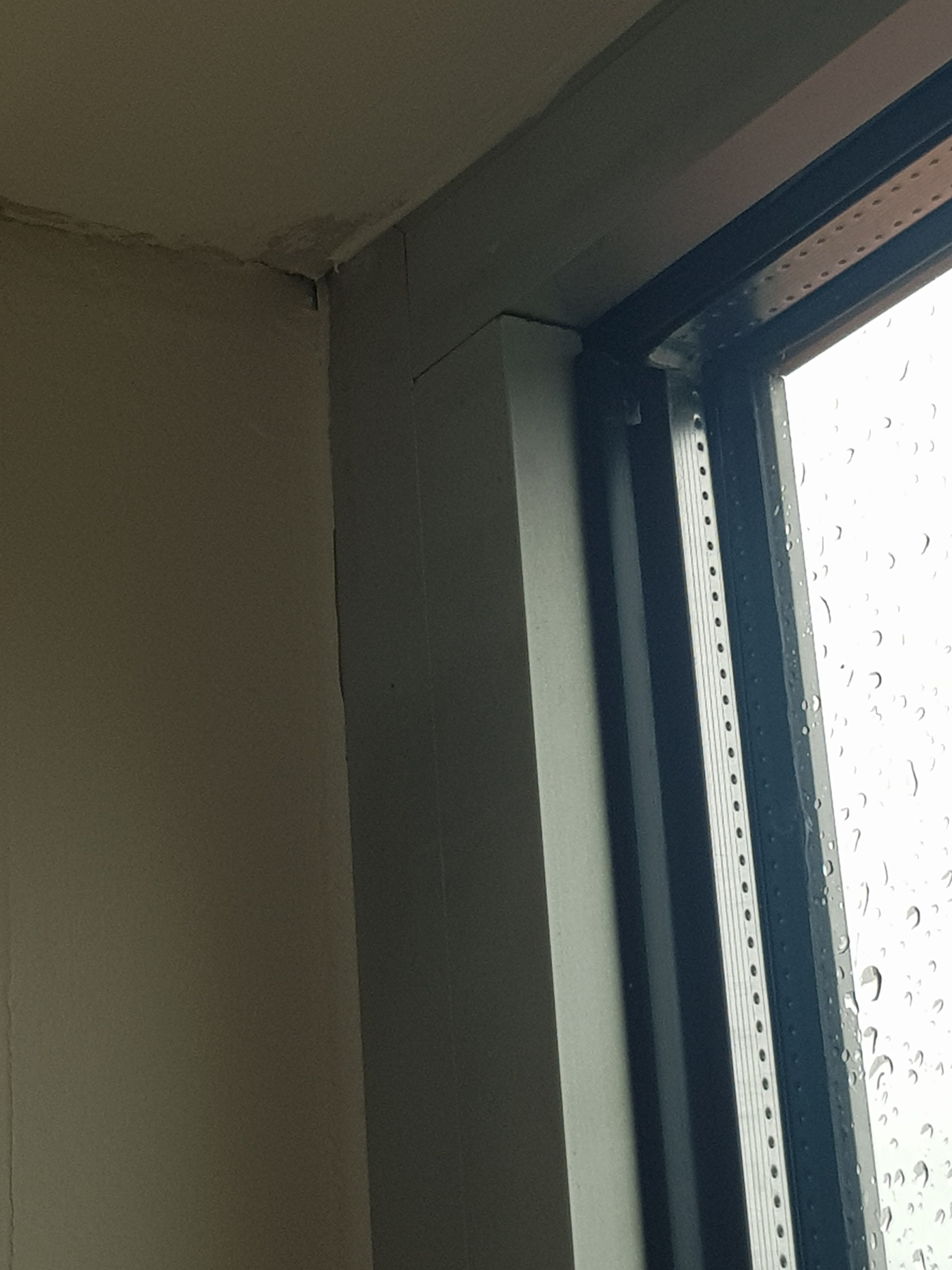 Lekkage Lekkage komt via het kozijn binnen. Boven het kozijn afkor... Werkspot