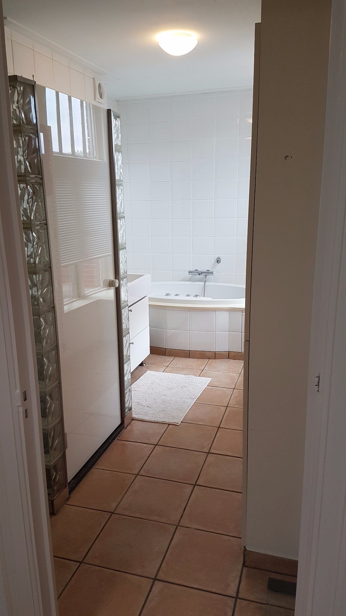 Badkamer nieuwe douche, muur en vloer betegelen Werkspot