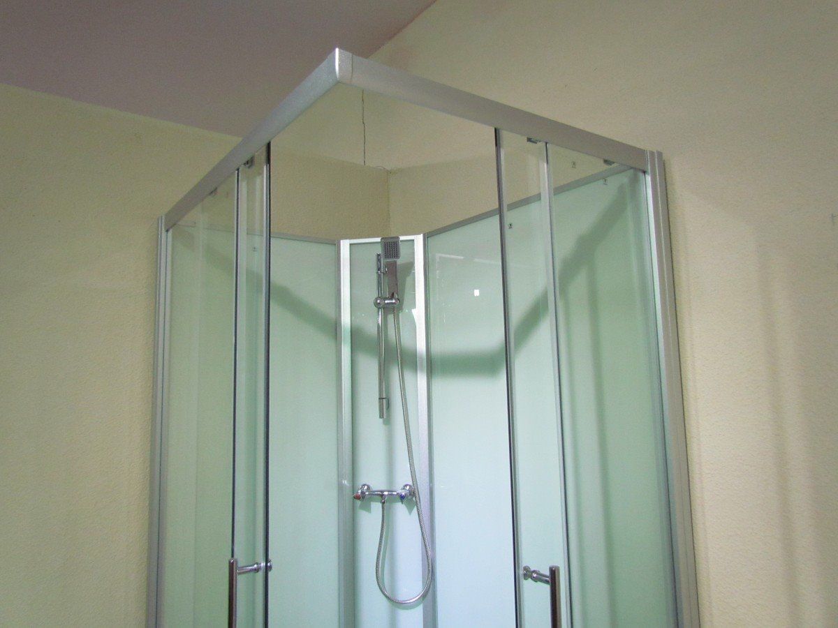 lekkage voeg/kitwerk montage nieuwe complete douchecabine Werkspot