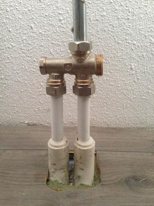 Afdoppen van de radiator buizen/slangen woonkamer (stadsverwarming) Werkspot