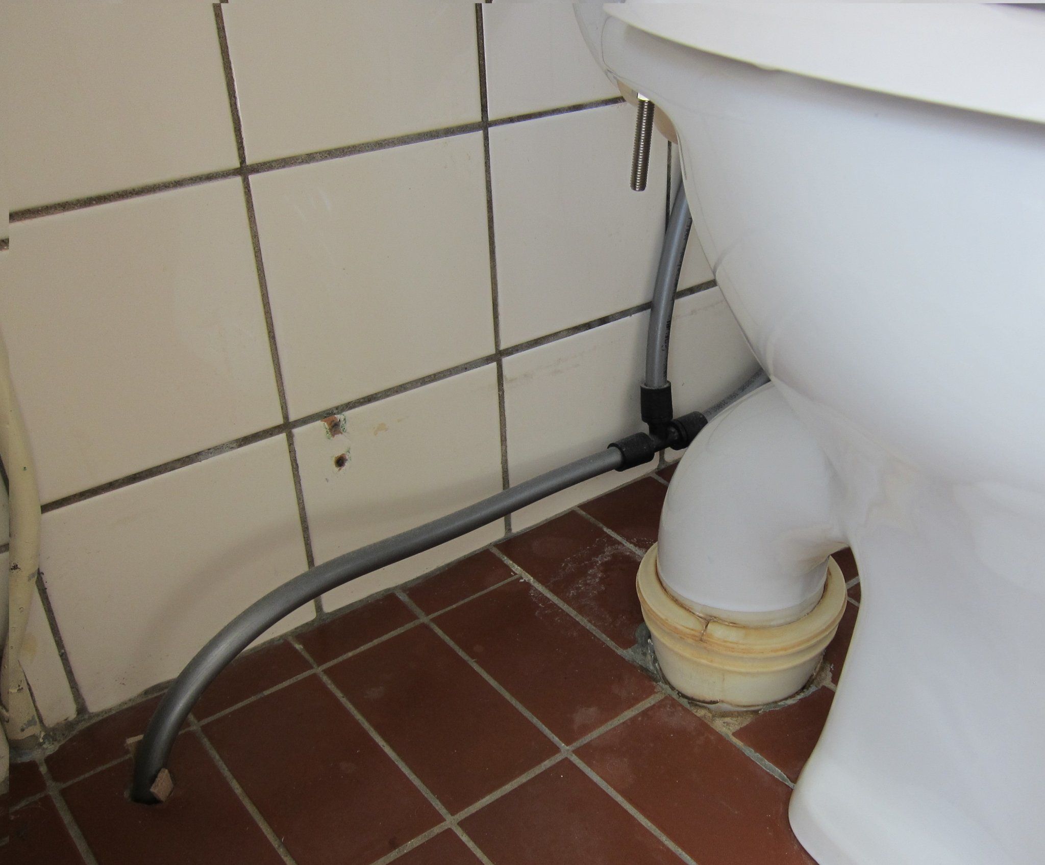 Hangend toilet plaatsen en aansluiten Werkspot