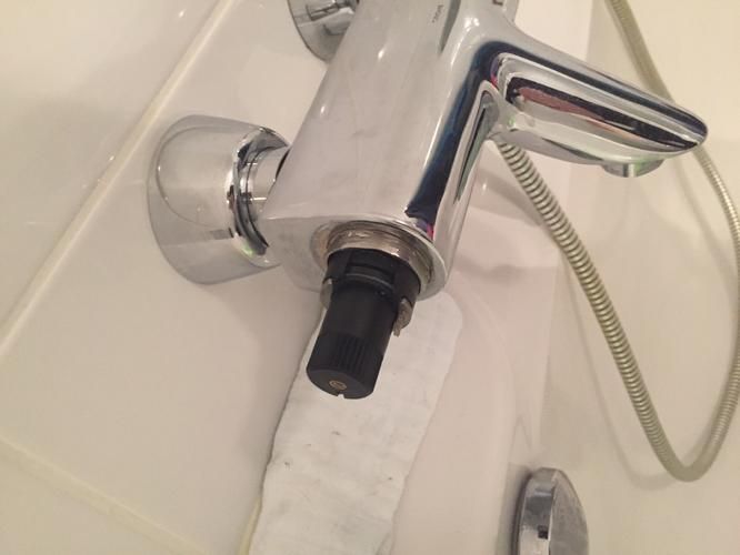 Schoonmaken en stellen van 2 Grohe thermostatische kranen Werkspot