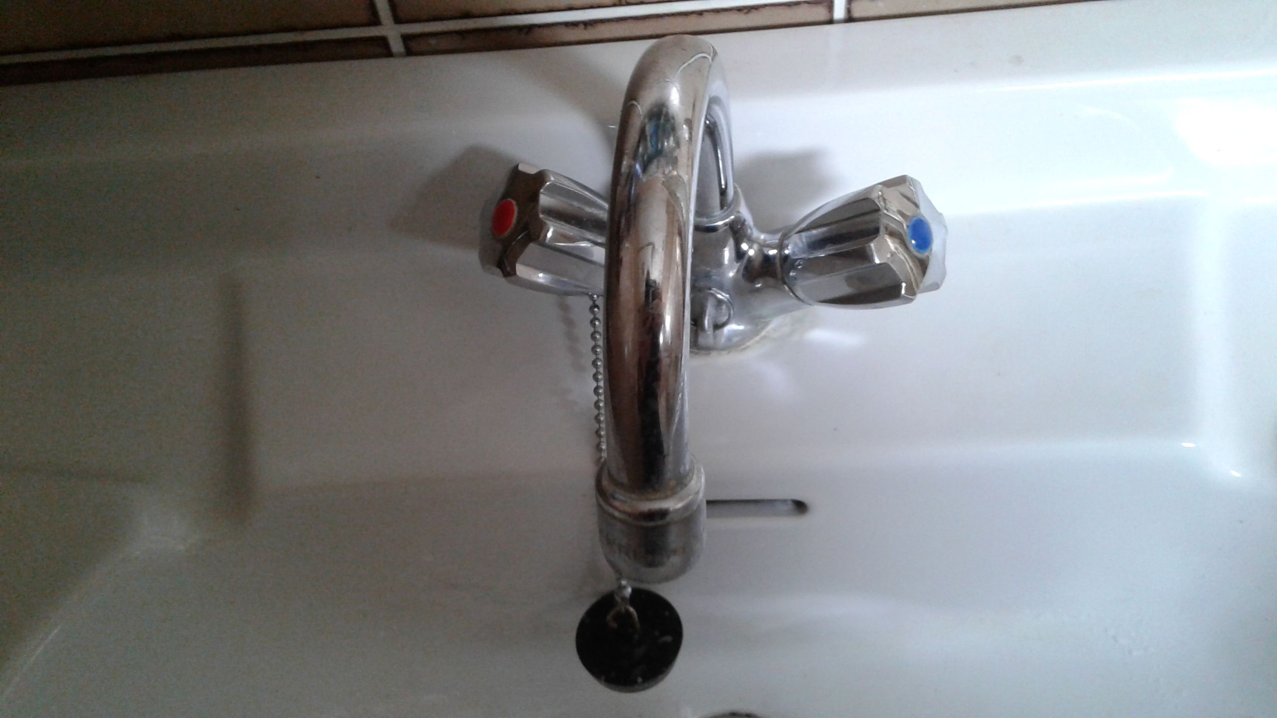 Kraan 1 kraan; Badkamer; kraan wastafel in douche vervangen. kraan