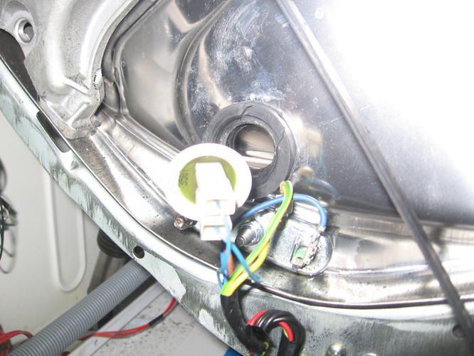 Wasmachine lekt water Werkspot