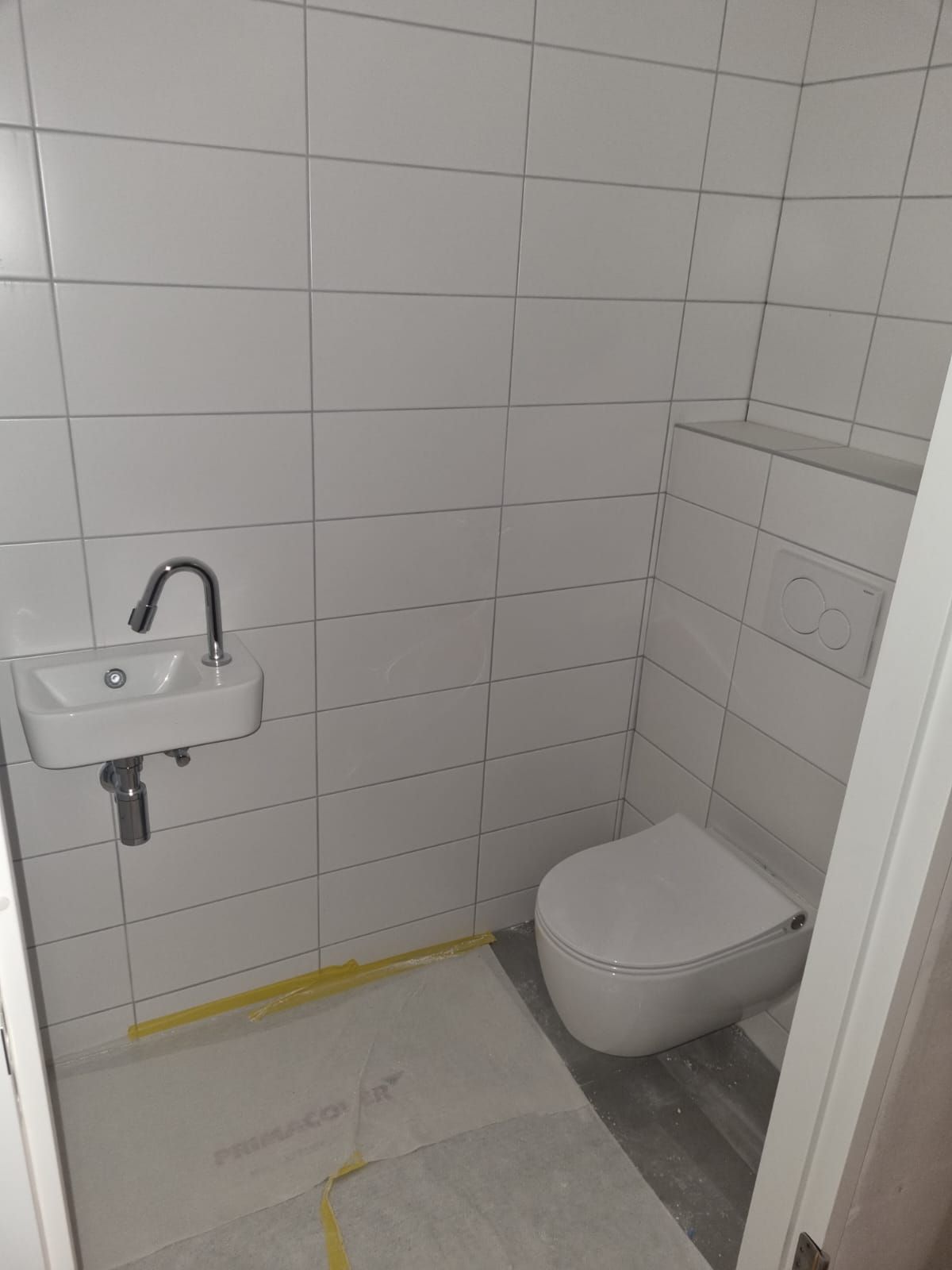 Kitten Toilet, Wastafel, Douche, Bad, Tegels Werkspot