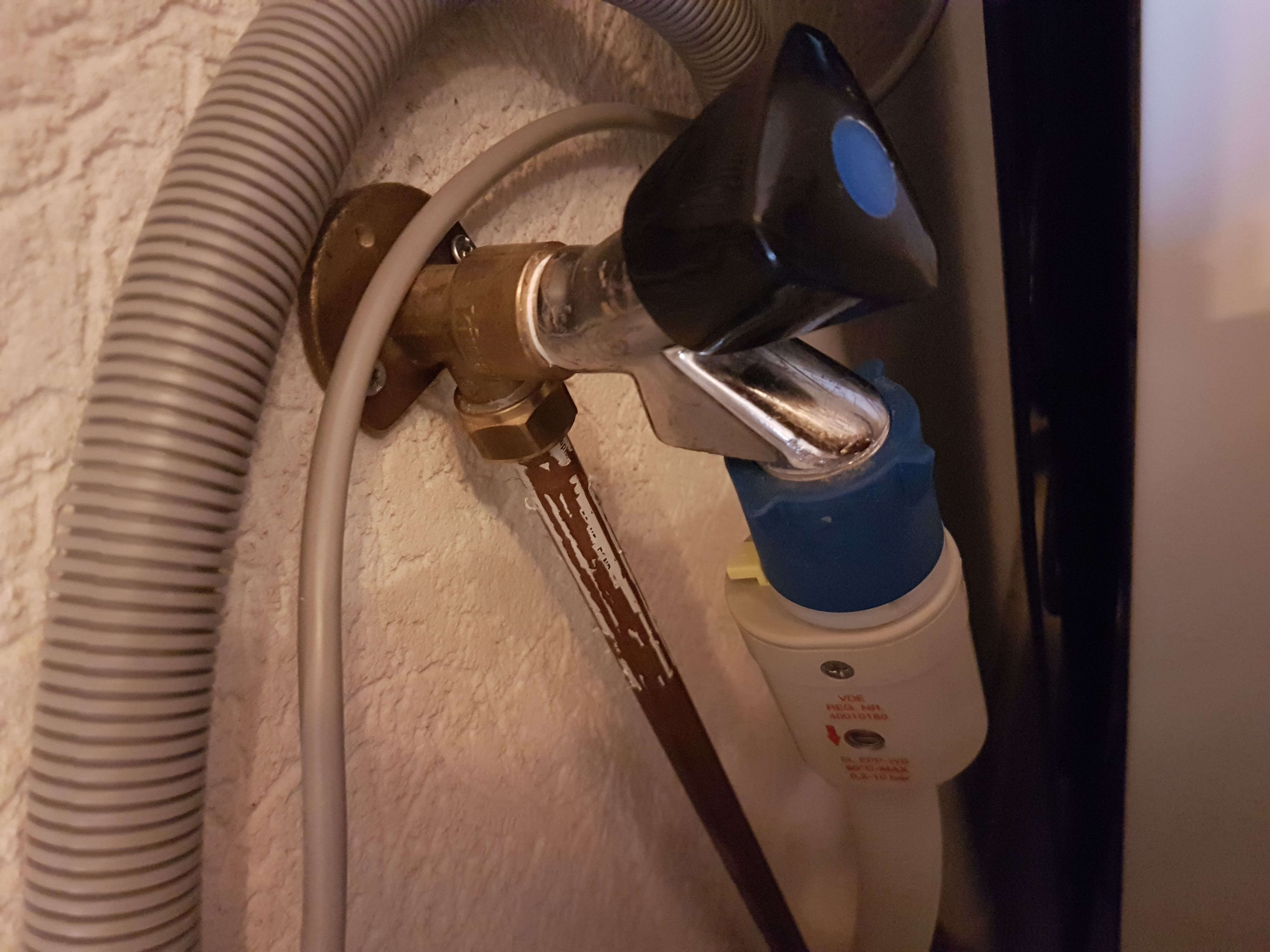 Kraan 1 kraan; Wasmachine waterleiding kraan vervangen; Kranen ins