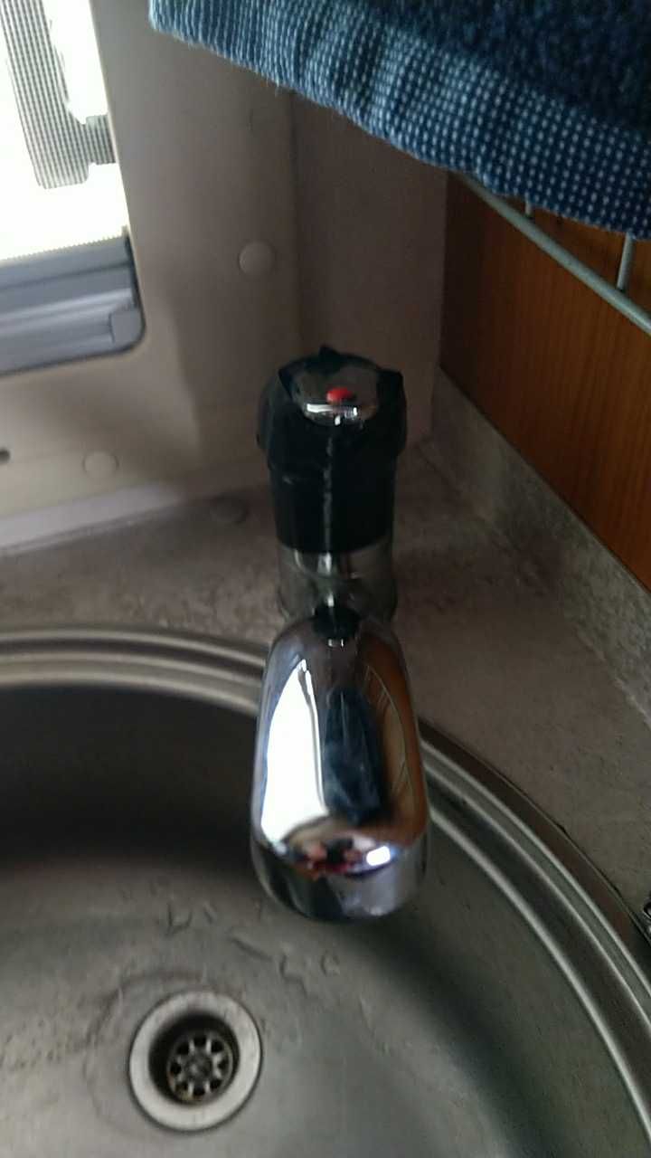 Kraan 1 kraan; Keuken kraan in camper; Kranen installeren, Kranen