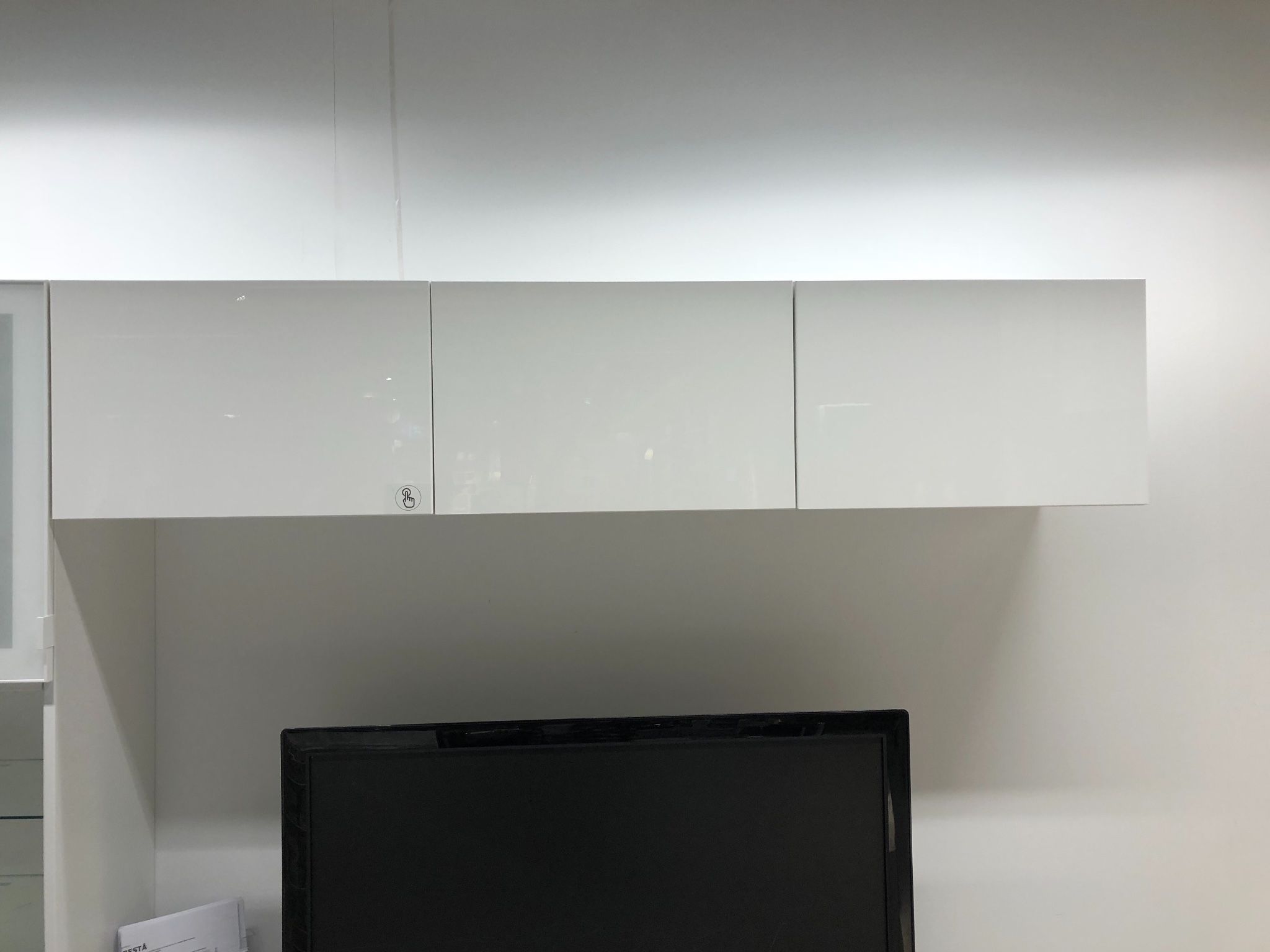 Ikea besta tv meubel in elkaar zetten en zweven ophangen Werkspot