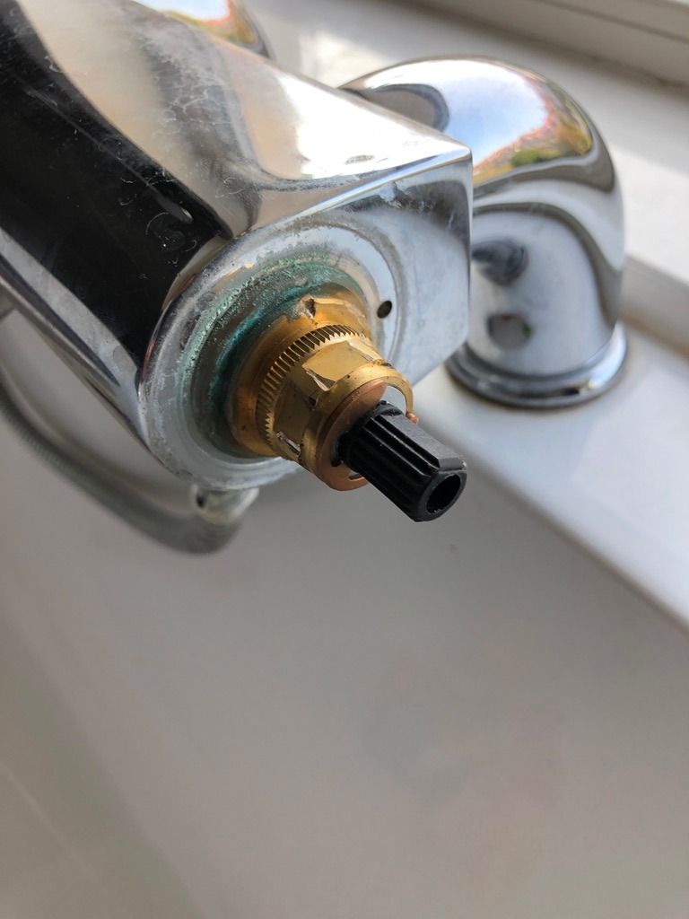 Kraan 1 kraan; Badkamer; Kranen installeren, Kranen repareren, Kra